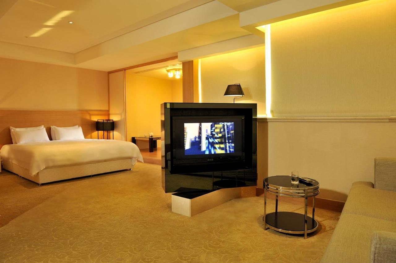 Asia Emperor Hotel Tainan Exterior photo