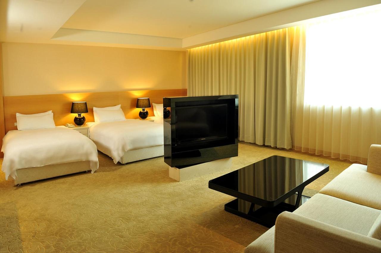 Asia Emperor Hotel Tainan Exterior photo